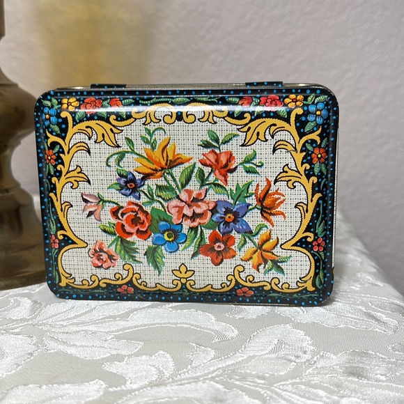 England Made Little Floral Tin Treasure Box Hinged Black Floral - Picture 3 of 10